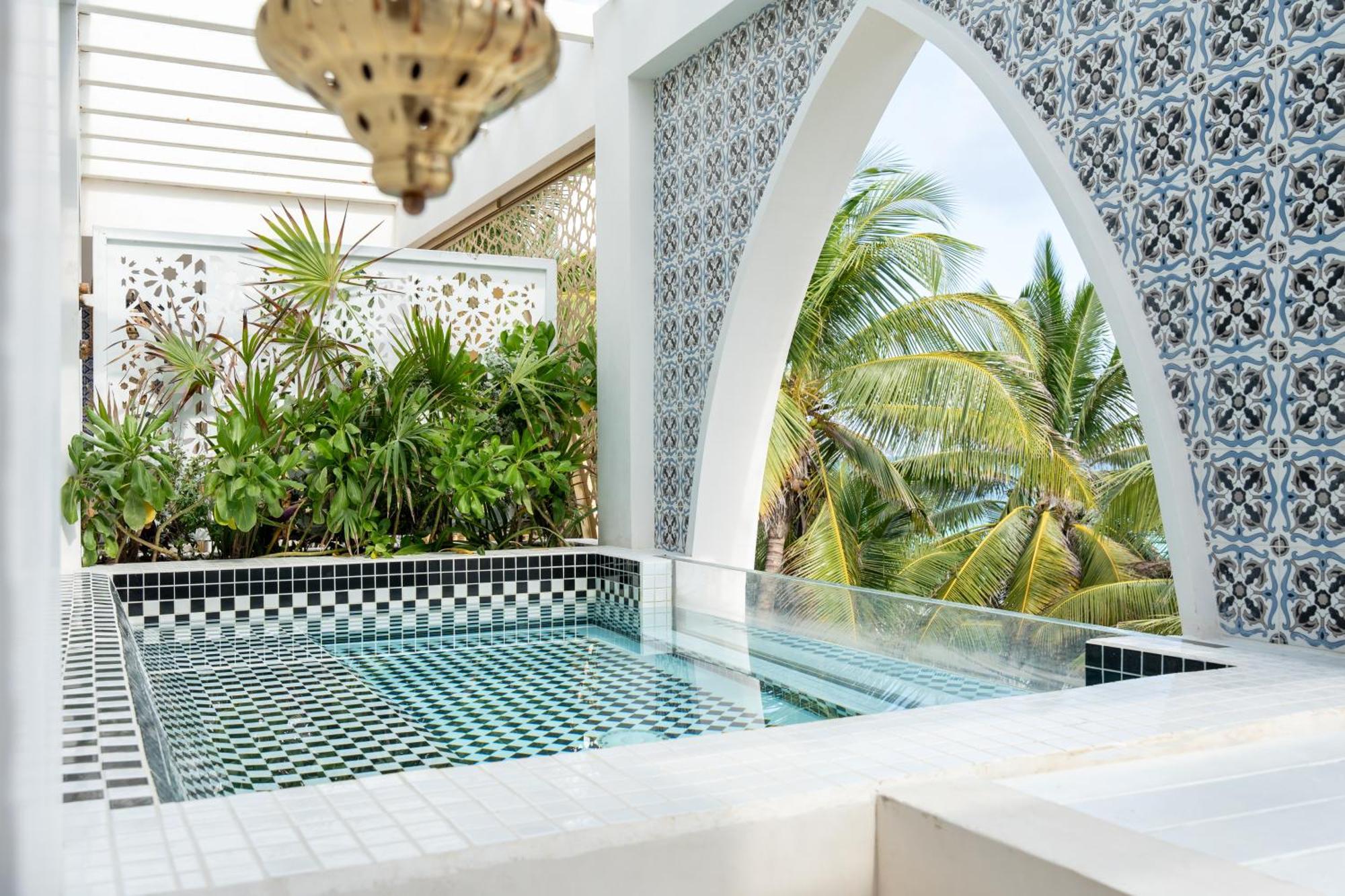 Hotel Sana Beachfront Boutique 5*