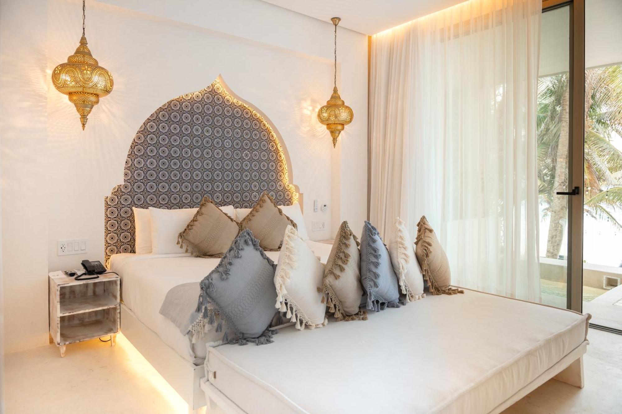 Sana Beachfront Boutique Hotel 5*