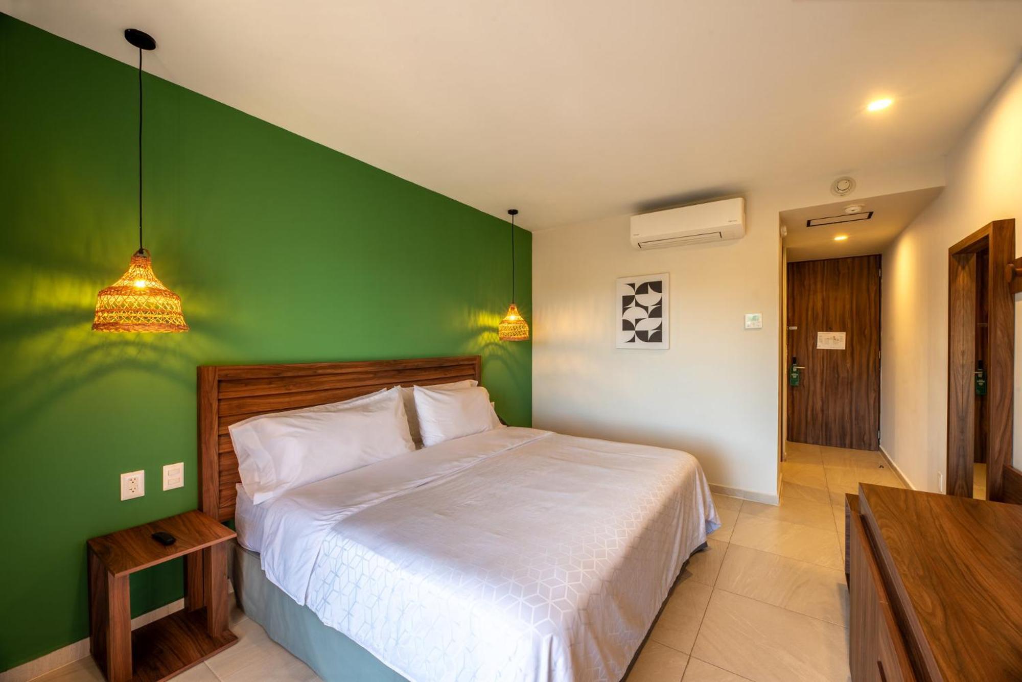 Hotel By Ihg