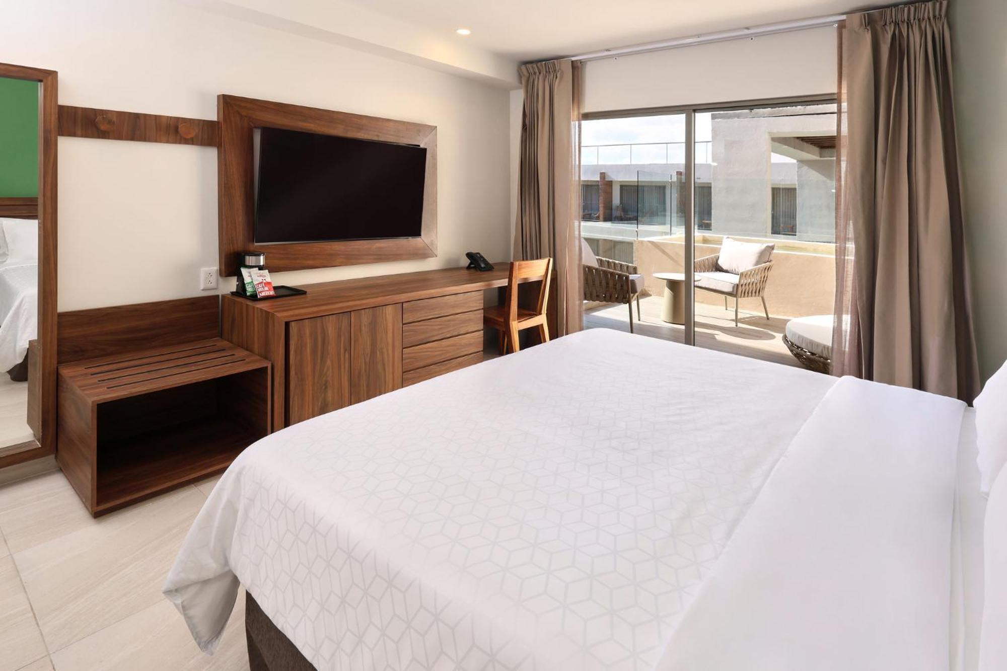 By Ihg 4*