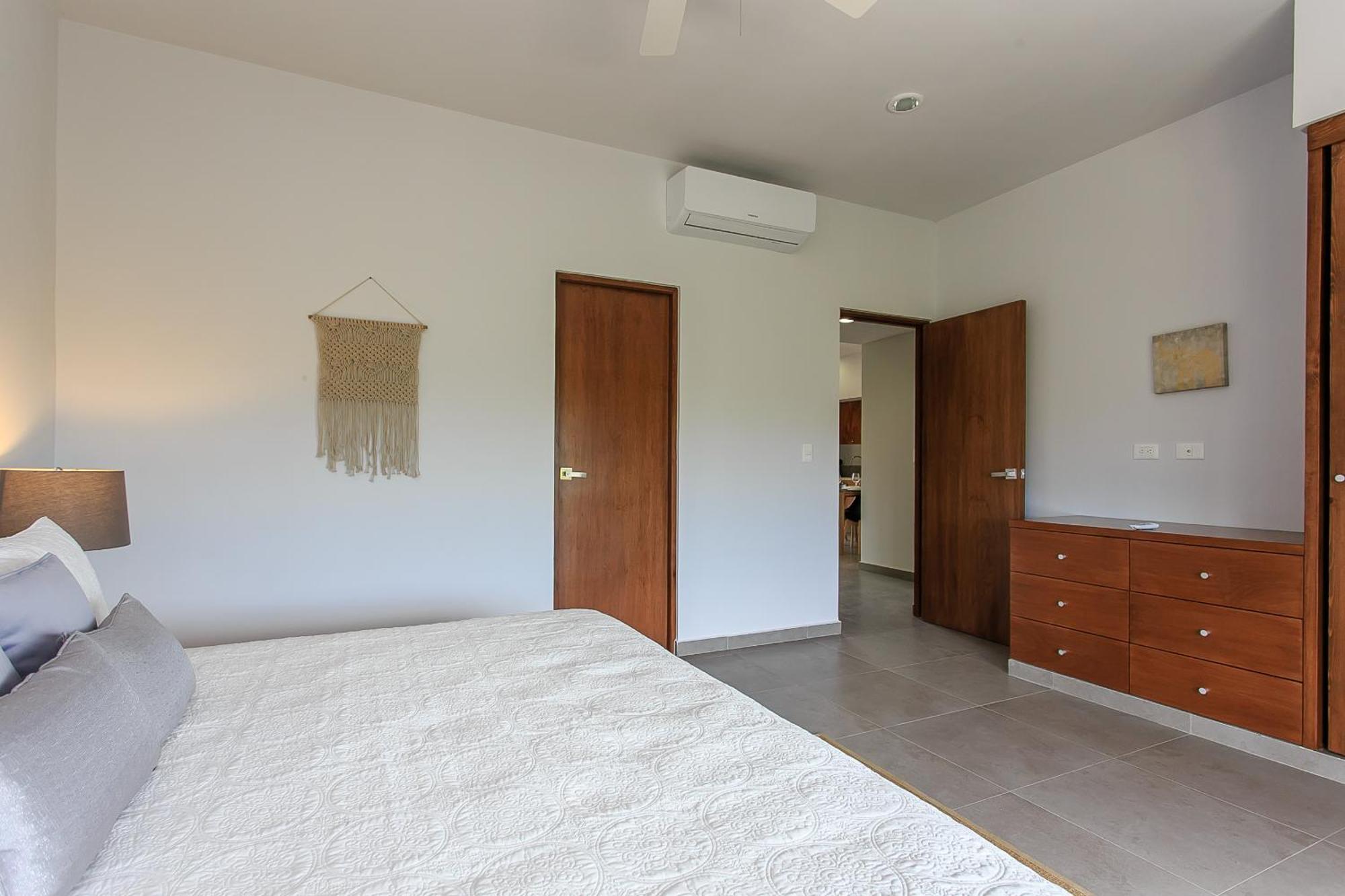 2br 2ba Penthouse With Private Rooftop Terrace