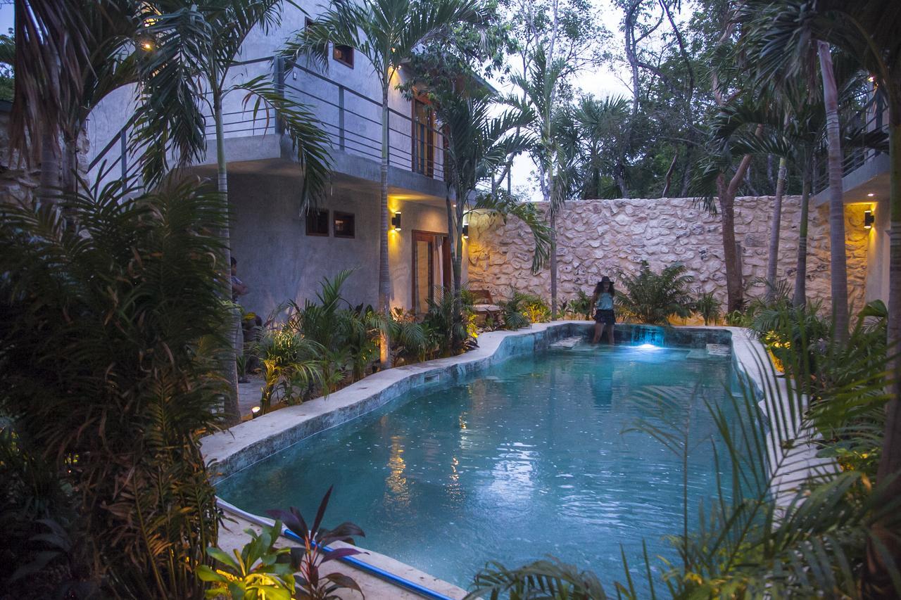 Solera With Pool Hotel