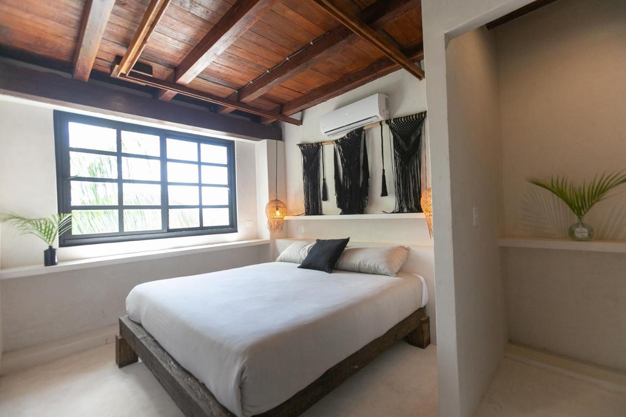 Mohave Jungle Hotel 2*