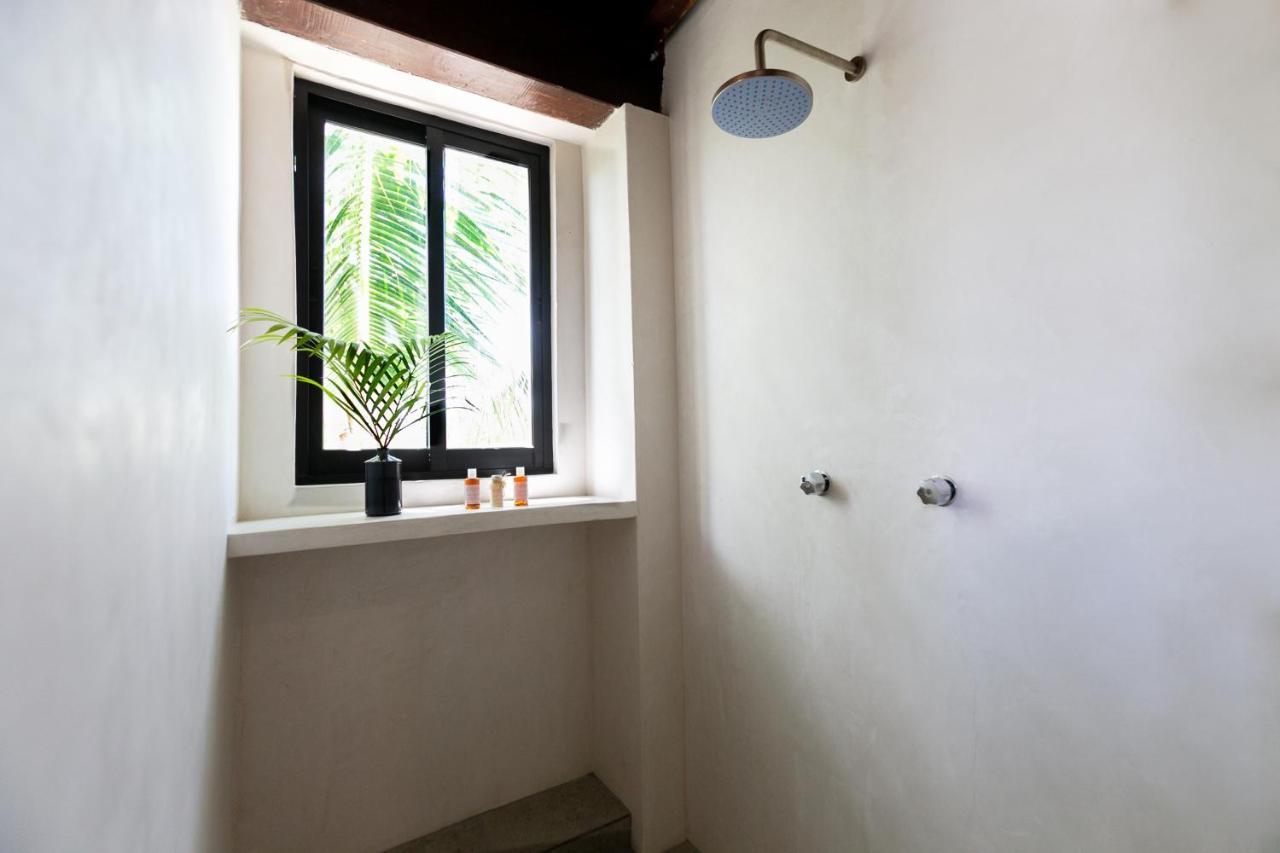 Mohave Jungle Hotel 2*